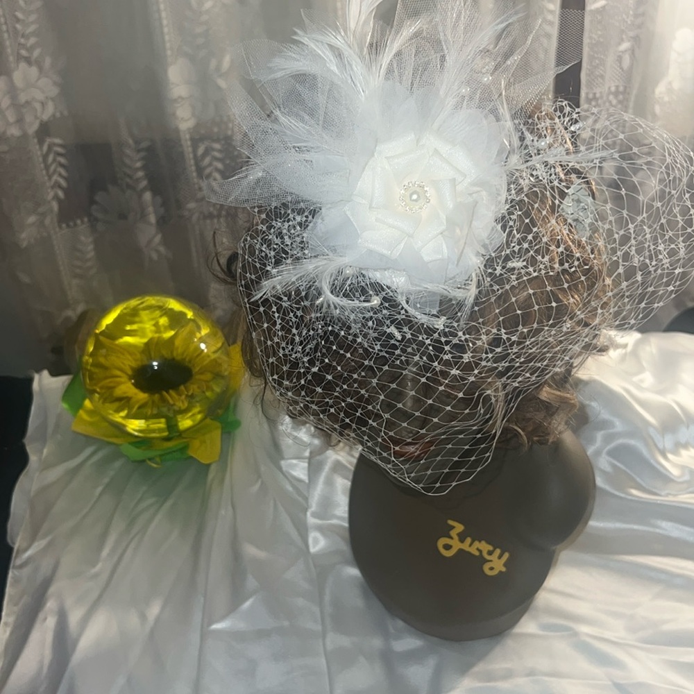 White pearl flower and feather clip on fascinator